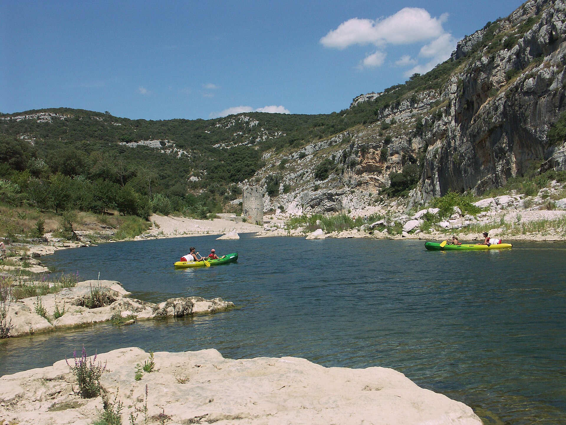 Canoës sur le Gardon au départ de Collias